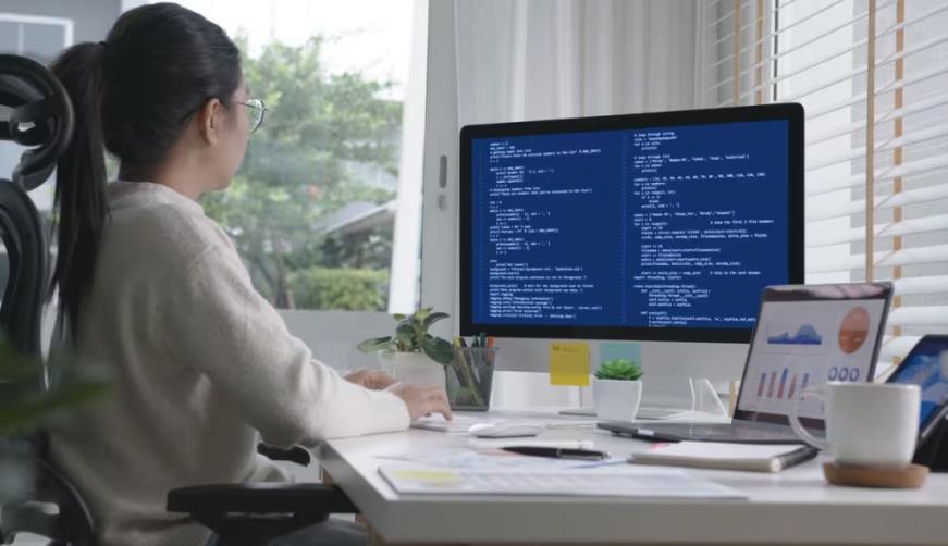 东兴市企业数字化解决方案:机器学习赋能商业模式升级的核心路径